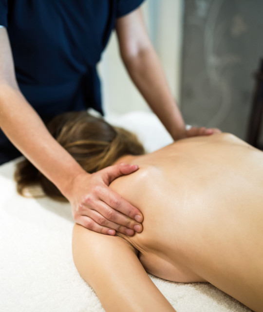 Stress relieving massage treatment by masseur in wellness spa